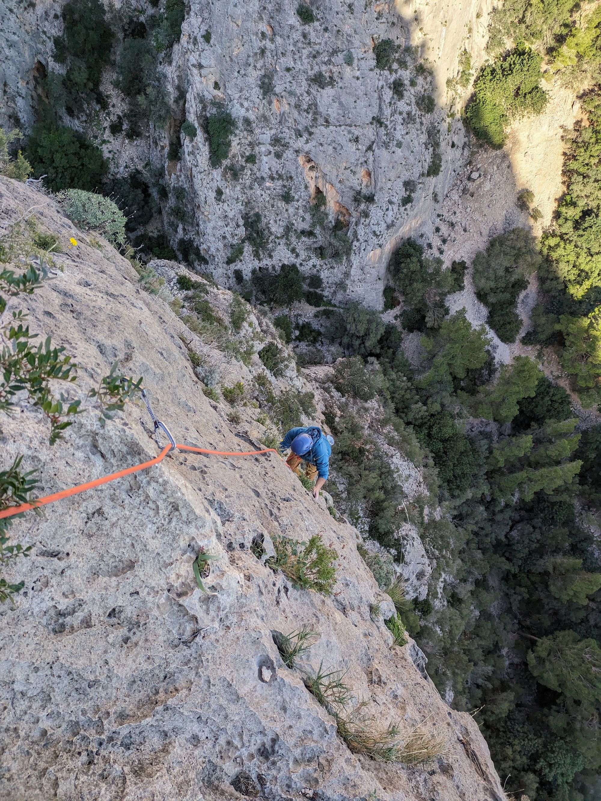 The multi pitch lines of Paret dels Coloms on Mallorca